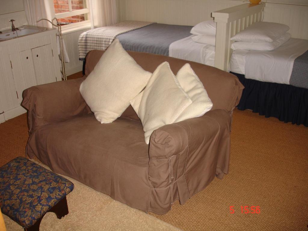 Cornerstones Guest House Sale Room photo