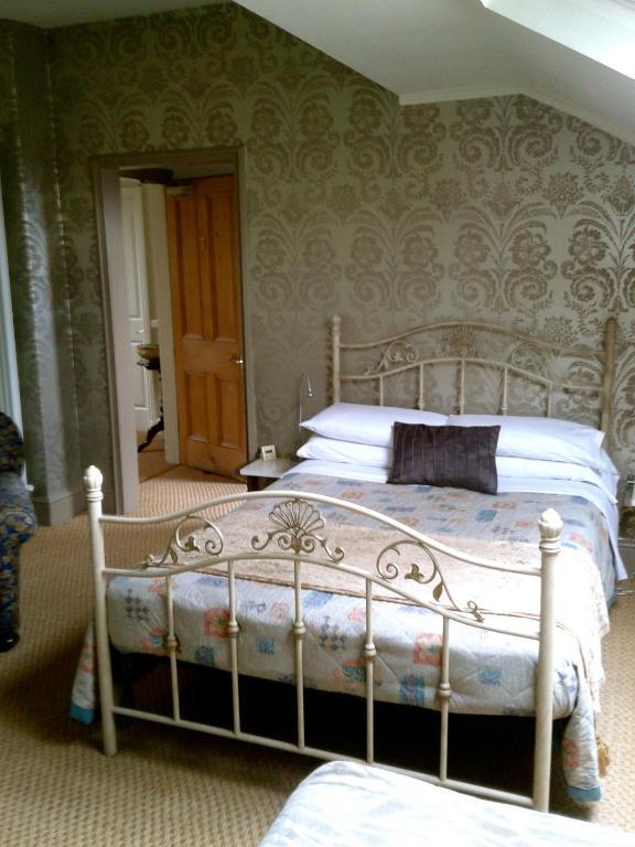 Cornerstones Guest House Sale Room photo