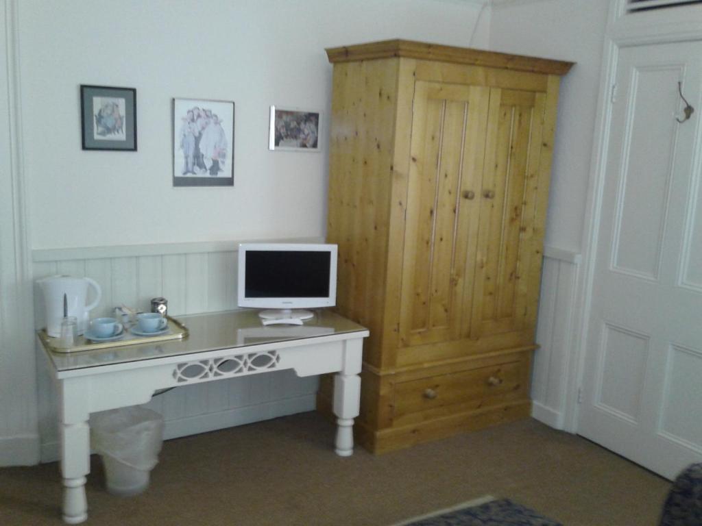 Cornerstones Guest House Sale Room photo