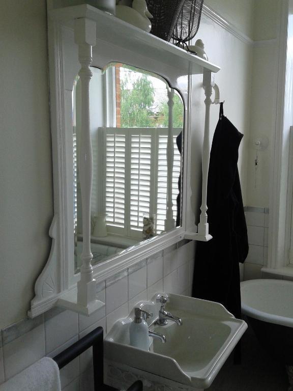 Cornerstones Guest House Sale Room photo