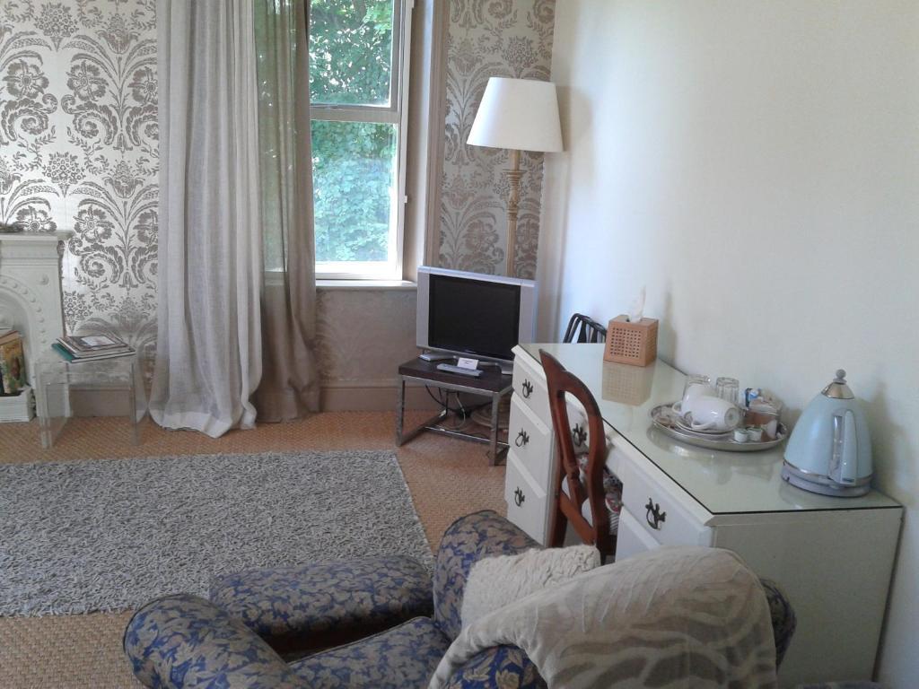 Cornerstones Guest House Sale Room photo