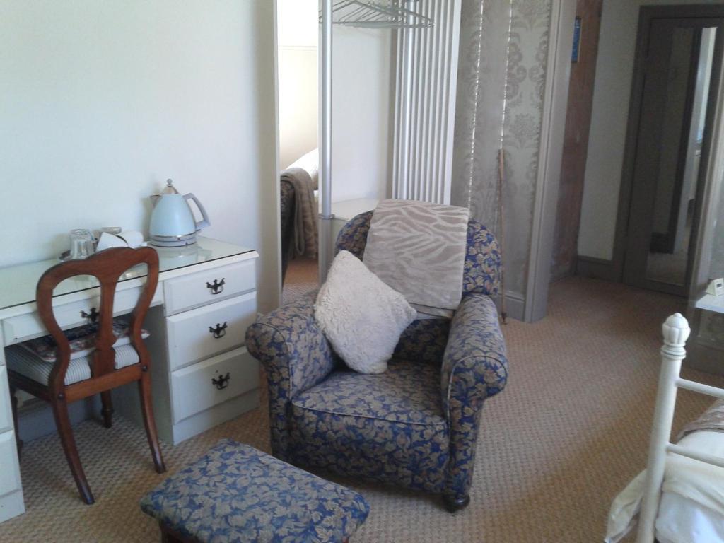 Cornerstones Guest House Sale Room photo